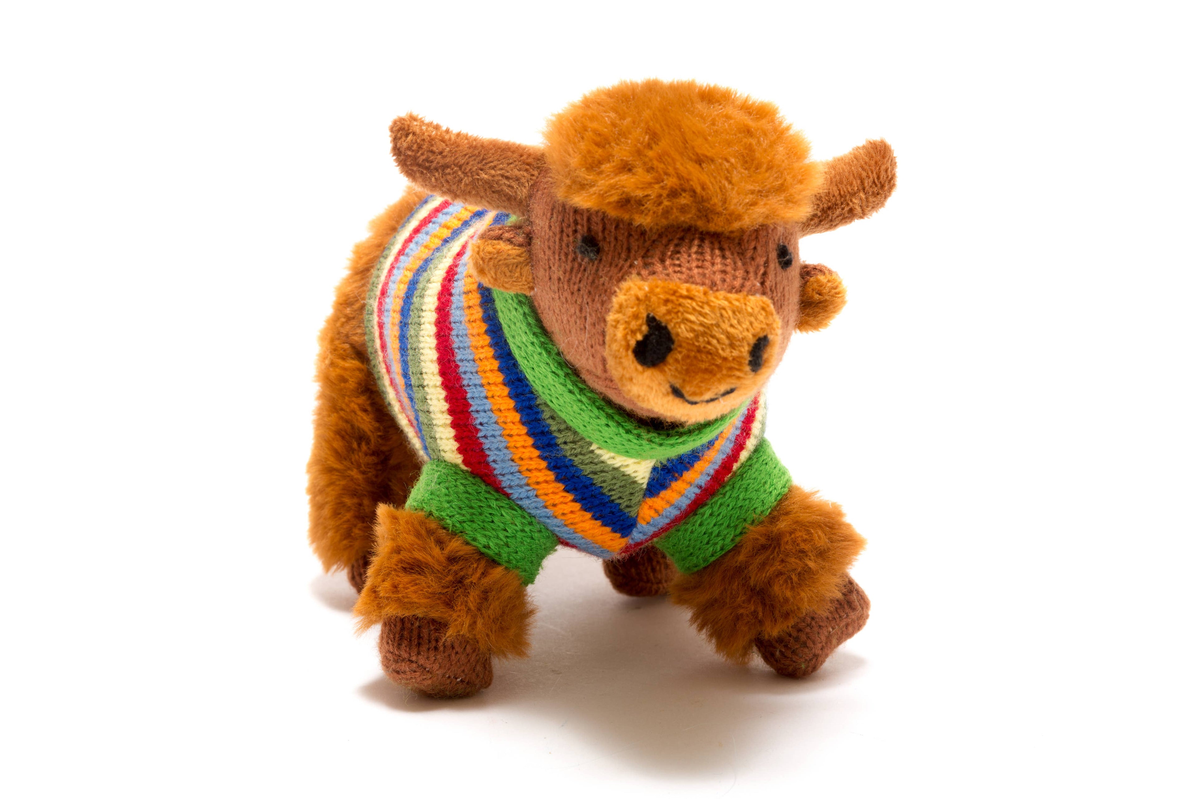 Hochet pour bébé en tricot motif vache des Highlands avec pull rayé