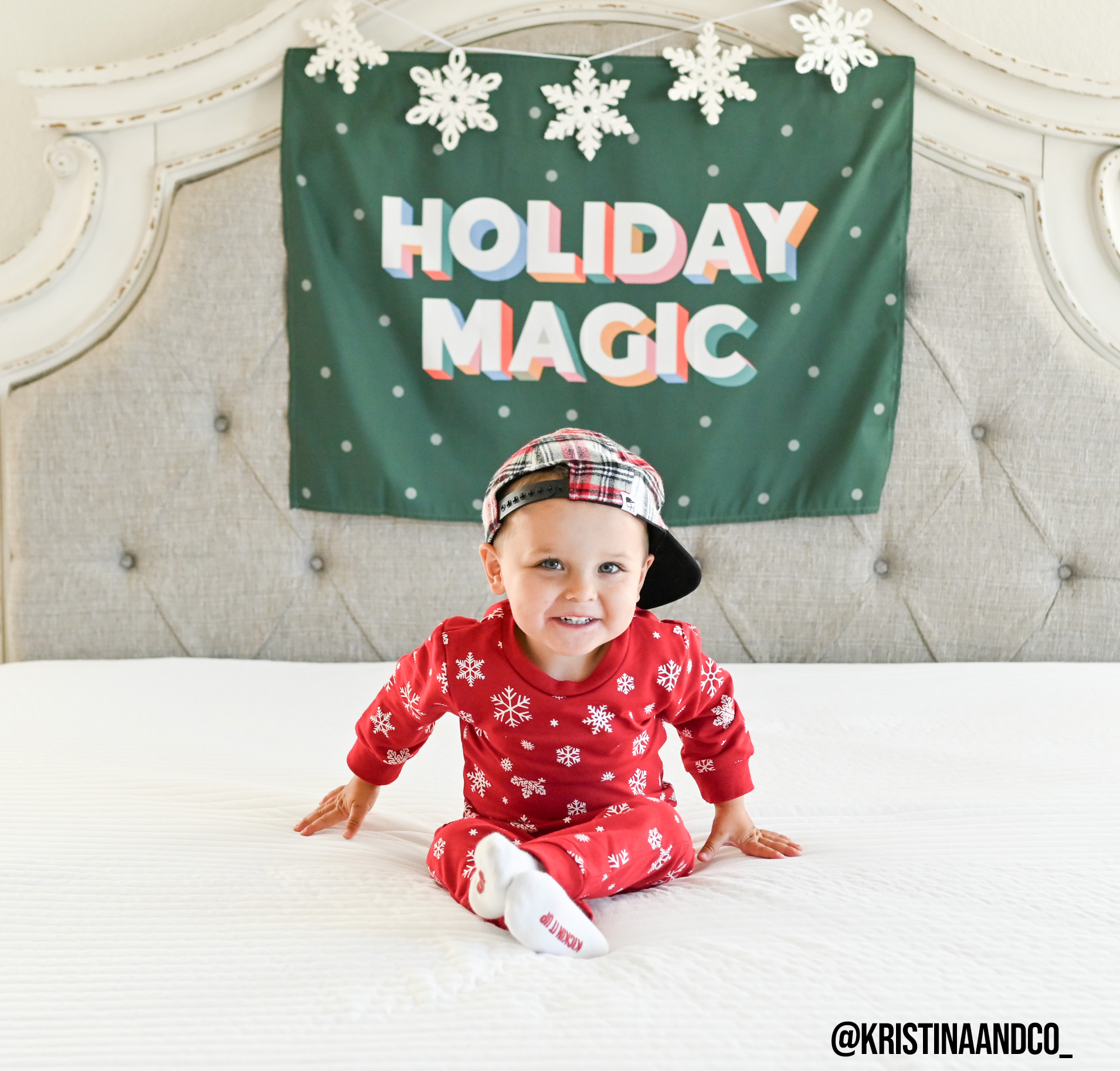 Holiday Magic Banner (Green) - Kids Christmas Party Decor: Original 36x26"