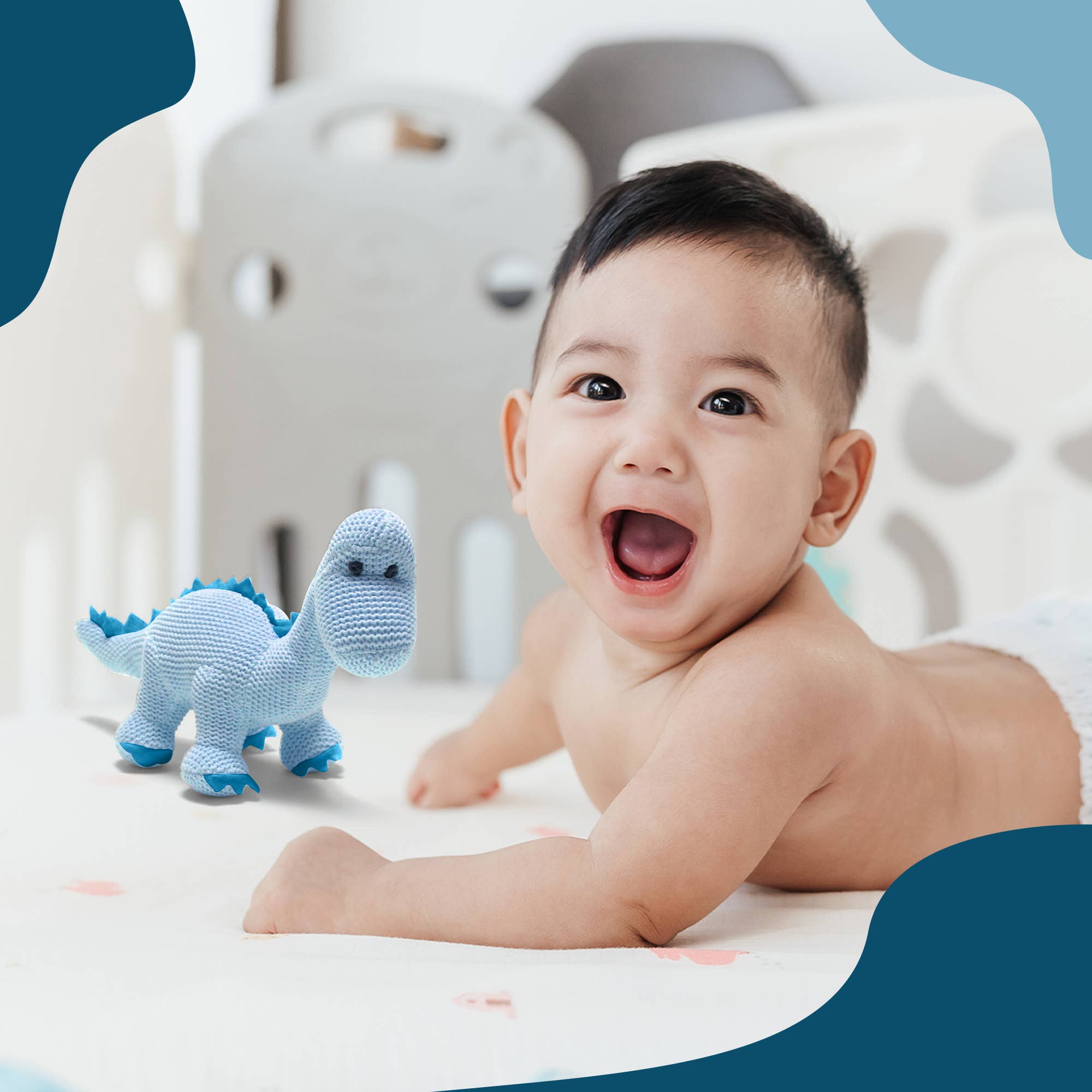 Hochet bébé dinosaure diplodocus bleu tricoté en coton biologique