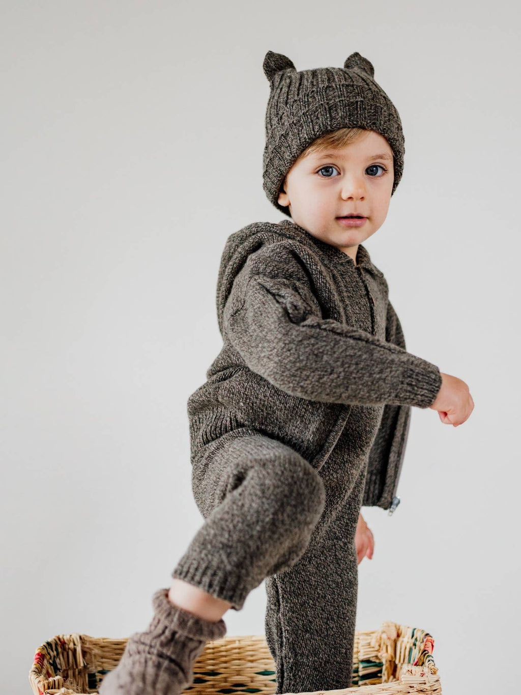 Hooded cardigan knitted in merino wool | WINTER VIBES