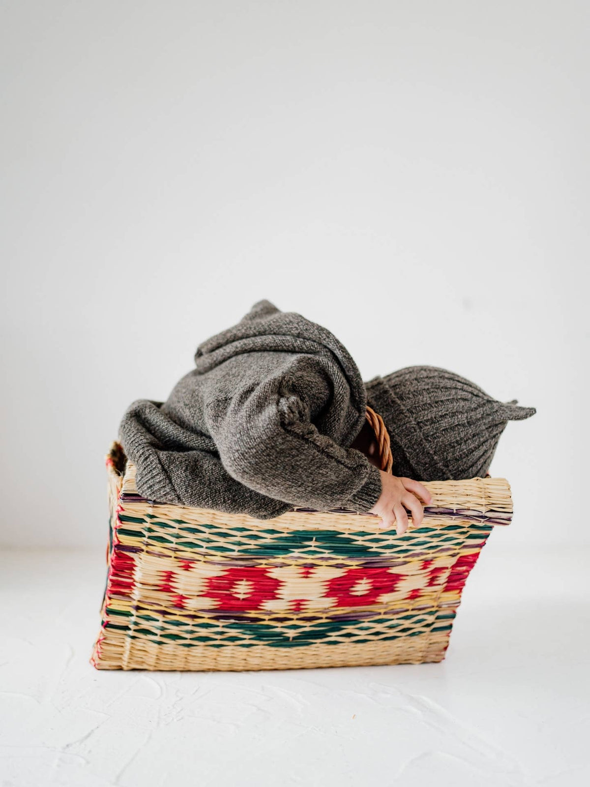 Hooded cardigan knitted in merino wool | WINTER VIBES