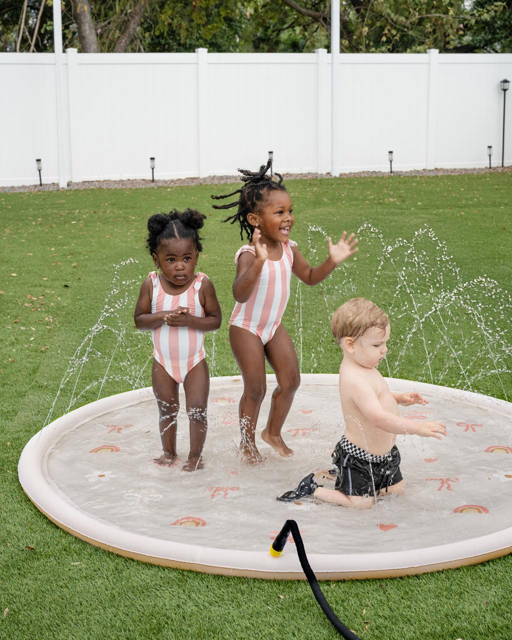 Arroseur géant pour enfants : arroseur monochrome pour jardin !
