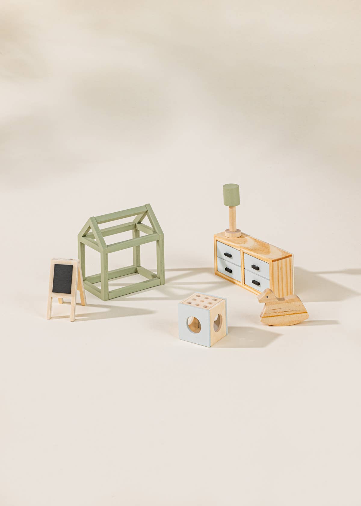Meubles et accessoires pour chambre d'enfant en bois pour maison de poupée (7 pièces)