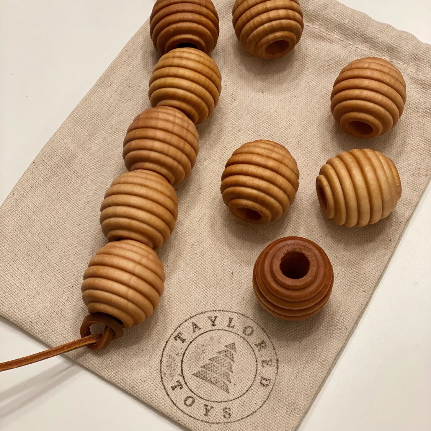 Perles de laçage en bois avec cordon en cuir