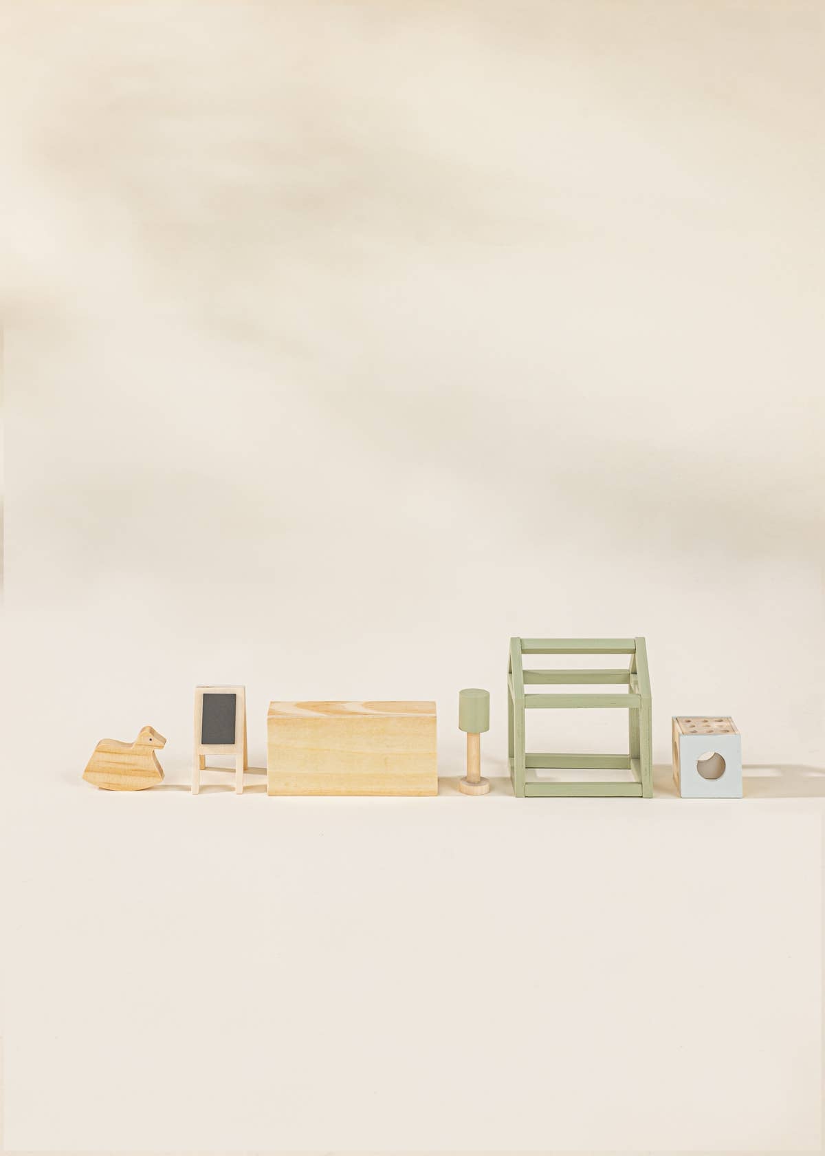 Meubles et accessoires pour chambre d'enfant en bois pour maison de poupée (7 pièces)