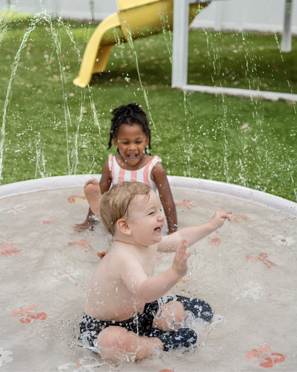 Arroseur géant pour enfants : arroseur monochrome pour jardin !