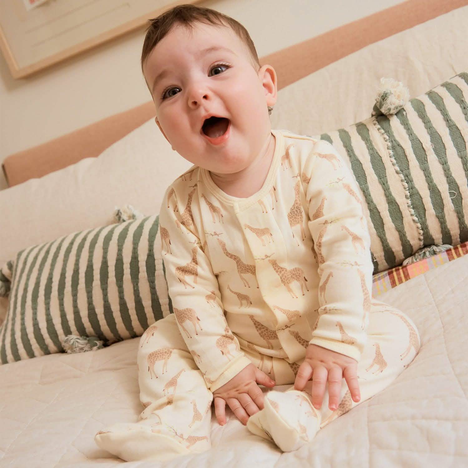 Jolie Giraffe Cream Organic Cotton Magnetic Me Footie