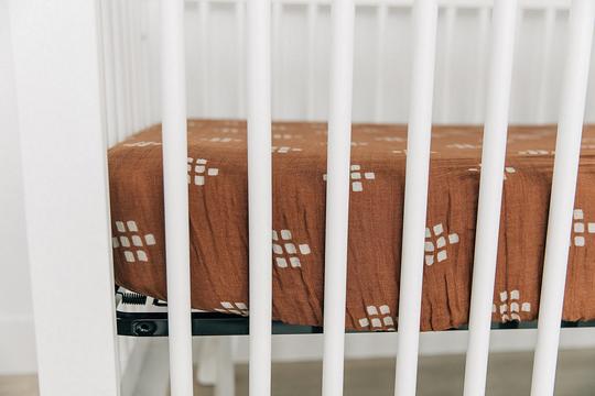 mebie baby - Chestnut Muslin Crib Sheet